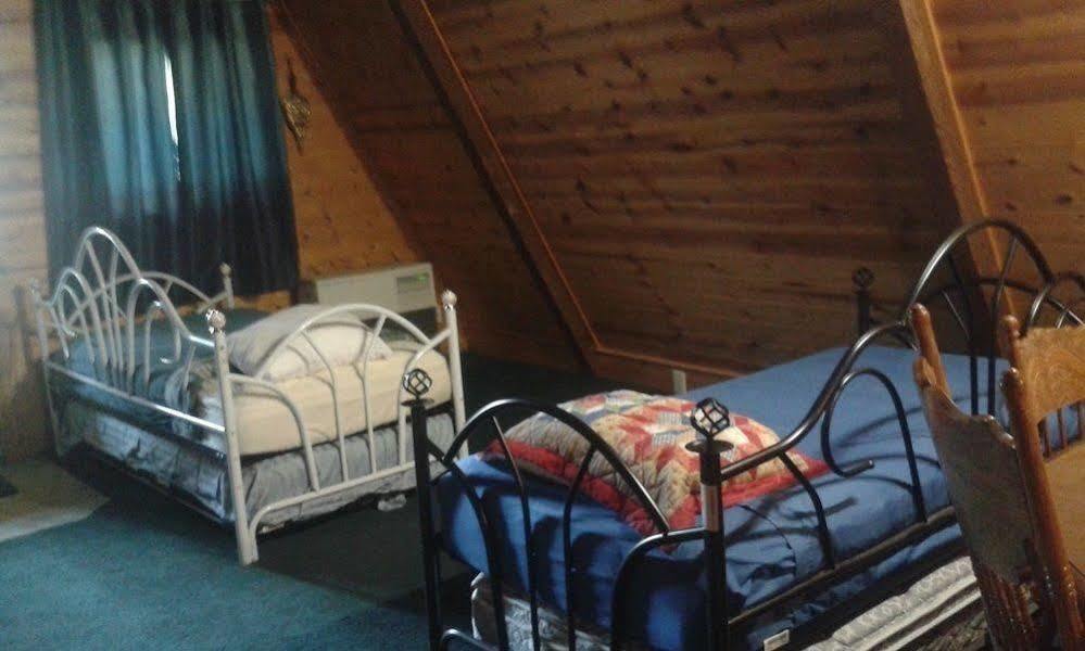 Eagle Crater Lake Inn Chemult Eksteriør billede